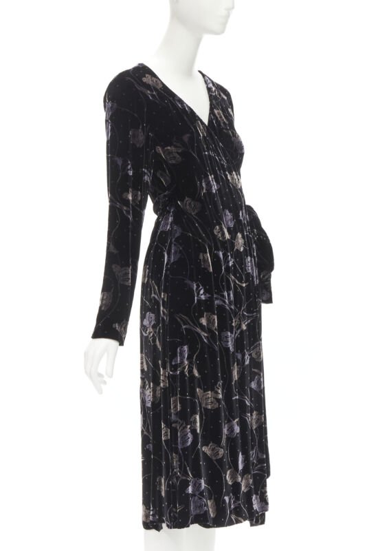 DIANE VON FUSTENBERG black floral print velvet wrap dress robe XS