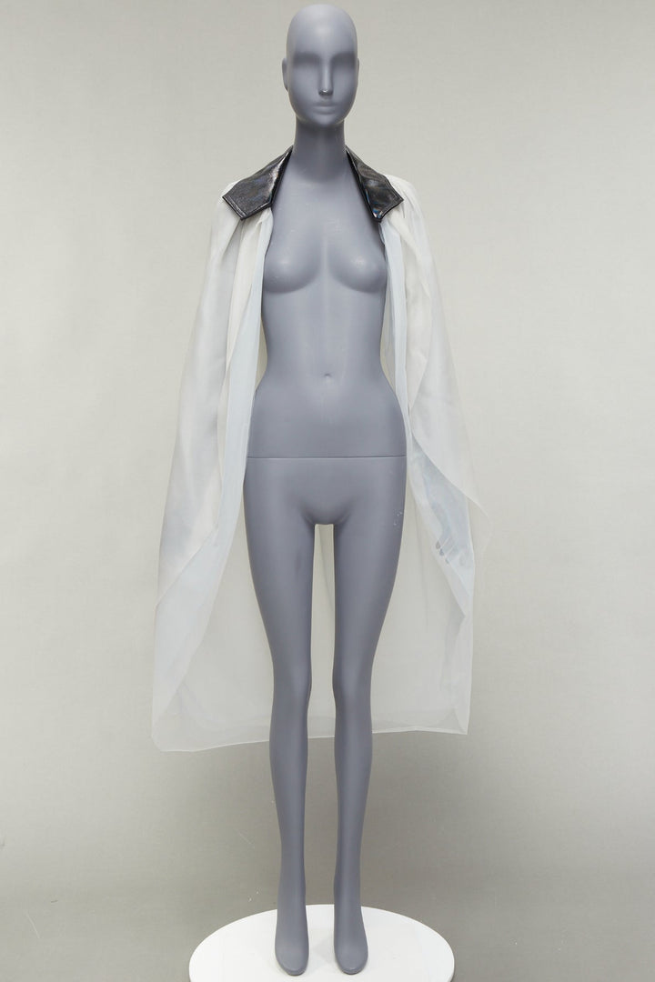 MATICEVSKI 2019 Focus white 100% silk patent collar high low cape AU8 M