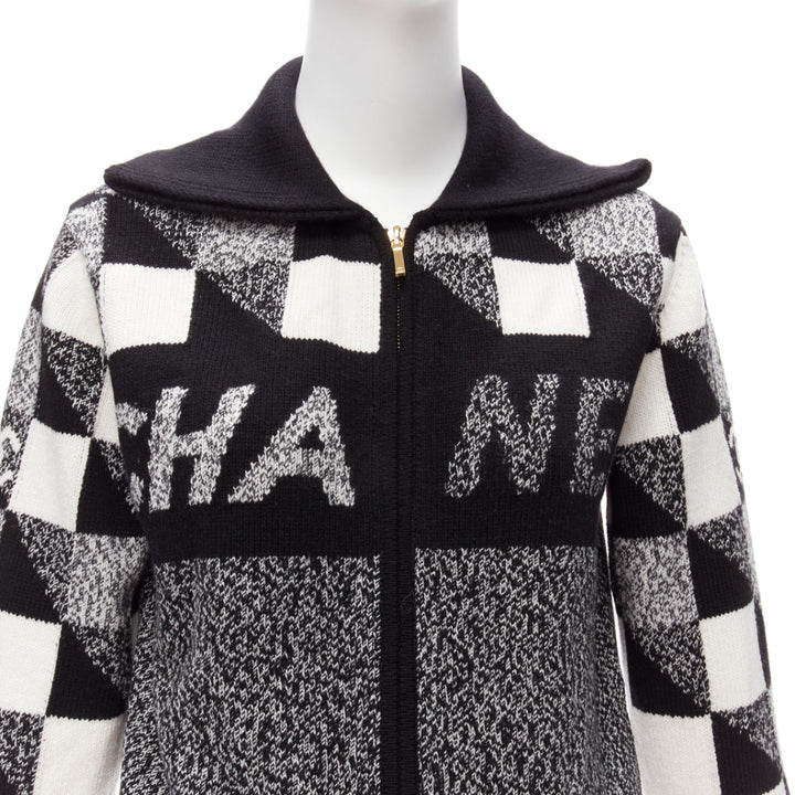 CHANEL 100% cashmere graphic CC logo black white cardigan FR34 XS