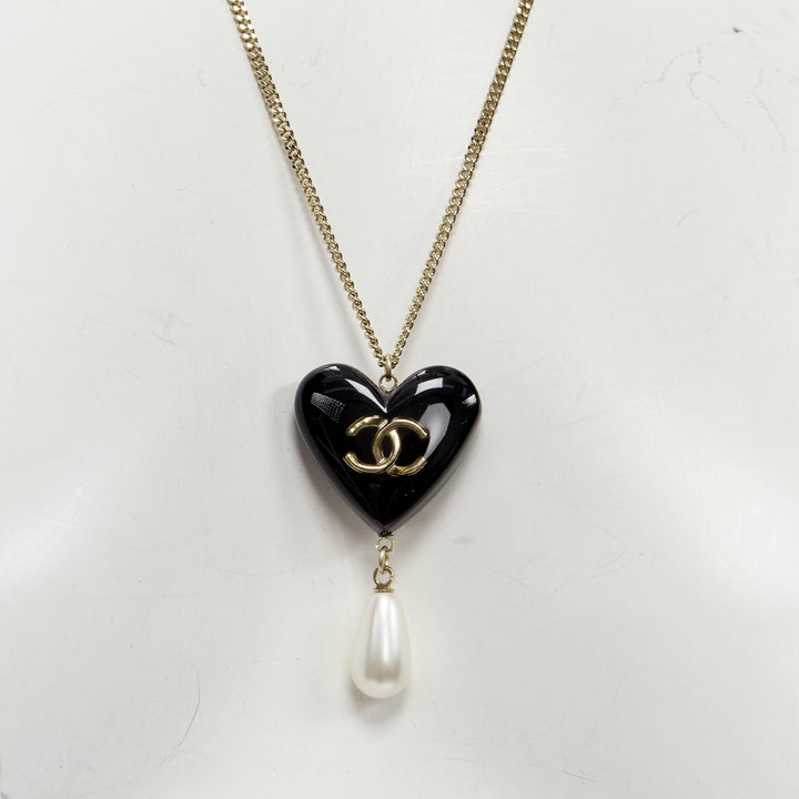 CHANEL B18 B Heart CC logo black resin drop pearl gold necklace