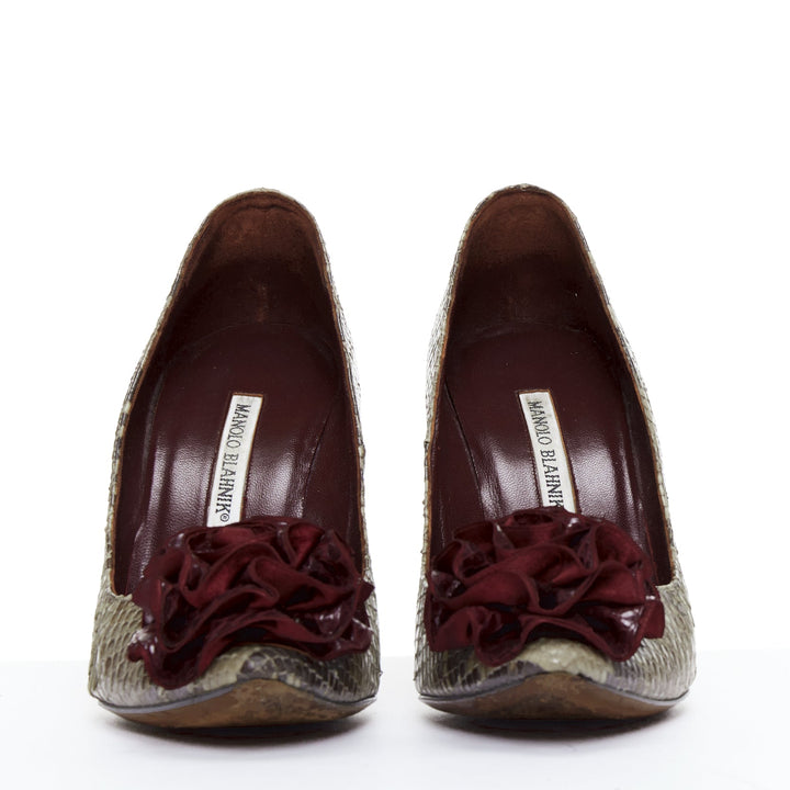 MANOLO BLAHNIK red scaled leather rose applique pumps EU37