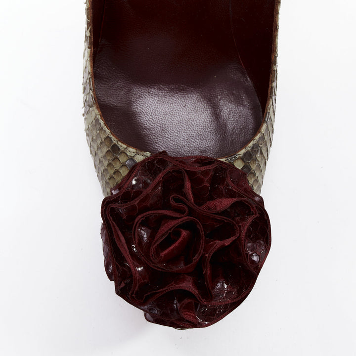 MANOLO BLAHNIK red scaled leather rose applique pumps EU37