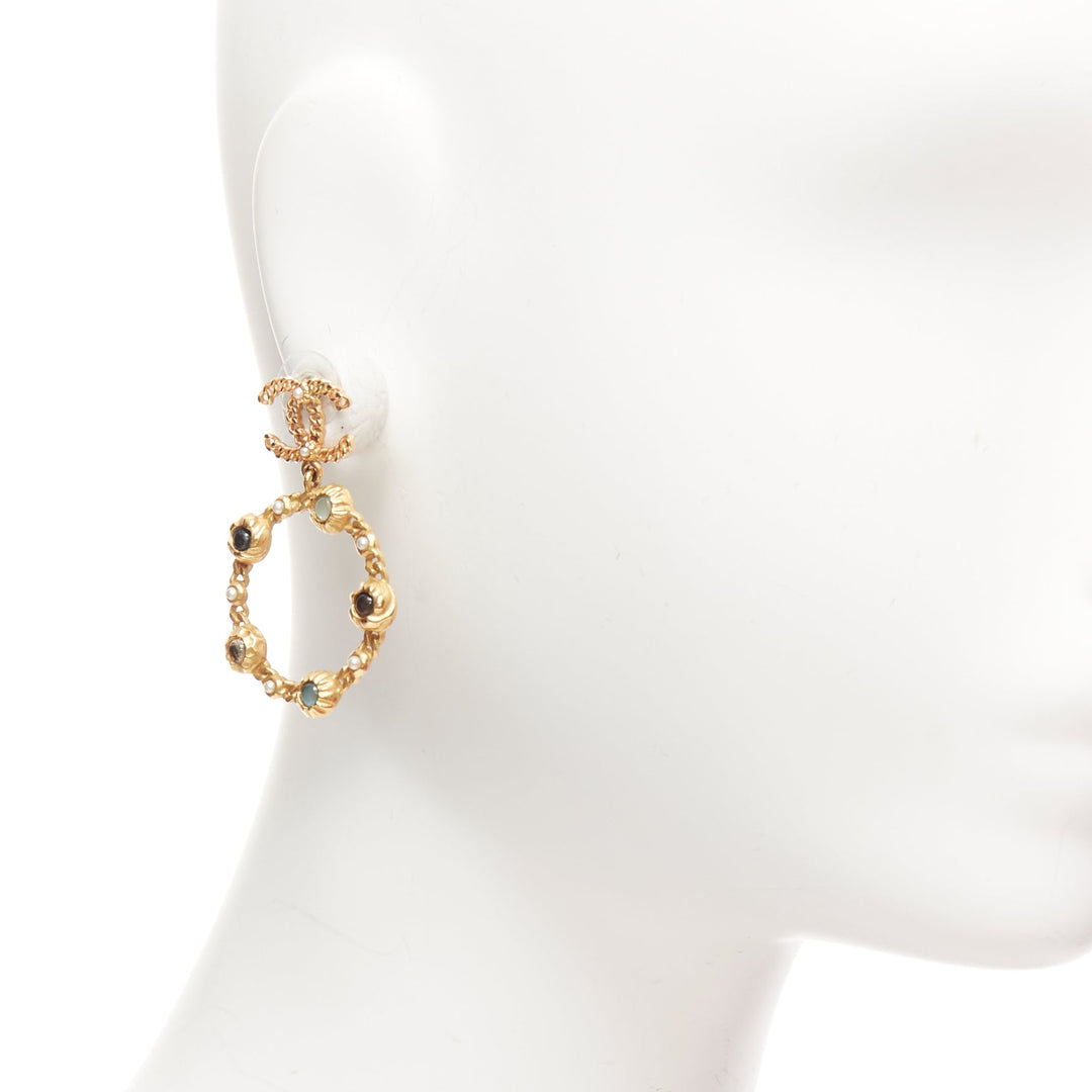 CHANEL A18K gold CC chain logo grey resin dangling pin earrings