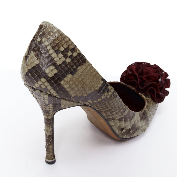 MANOLO BLAHNIK red scaled leather rose applique pumps EU37