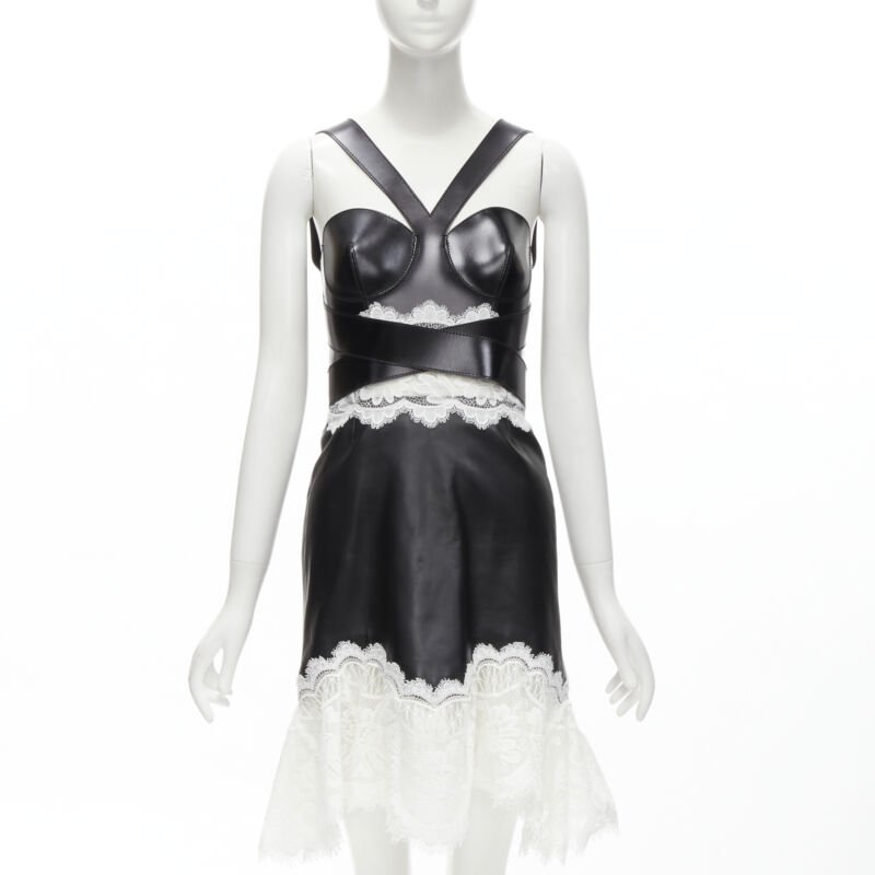 Alexander McQueen by Sarah Burton - Black Women Party/Cocktail Dress | JHROP Preloved Luxury Alexander McQueen by Sarah Burton - Black Women Party/Cocktail Dress | JHROP Preloved Luxury