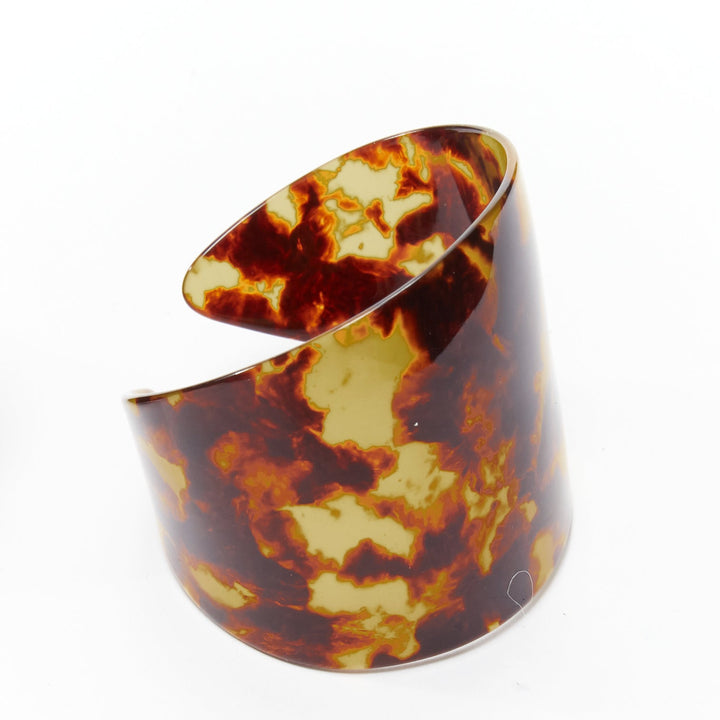 TOGA ARCHIVES brown black acrylic marble print oversized cuffs set