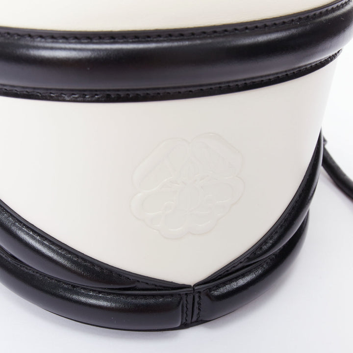 ALEXANDER MCQUEEN Soft Curve AM logo black white leather bucket bag