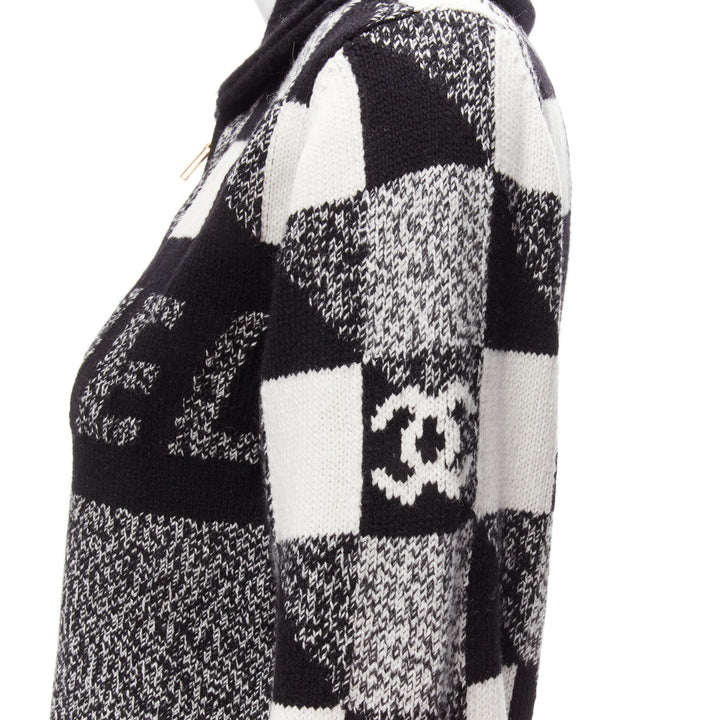 CHANEL 100% cashmere graphic CC logo black white cardigan FR34 XS
