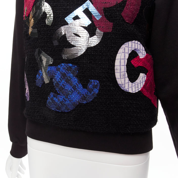 CHANEL 2022 Runway metallic CC logo graphic black tweed crew sweater FR34 XS