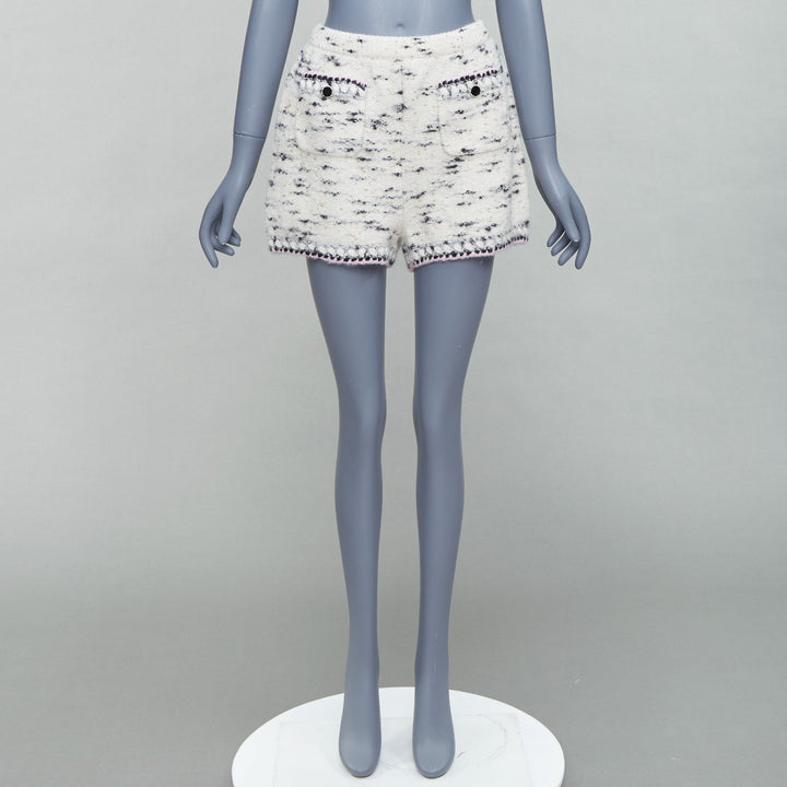 CHANEL 21A Runway cream cashmere wool tweed trim boucle knit shorts FR40 L