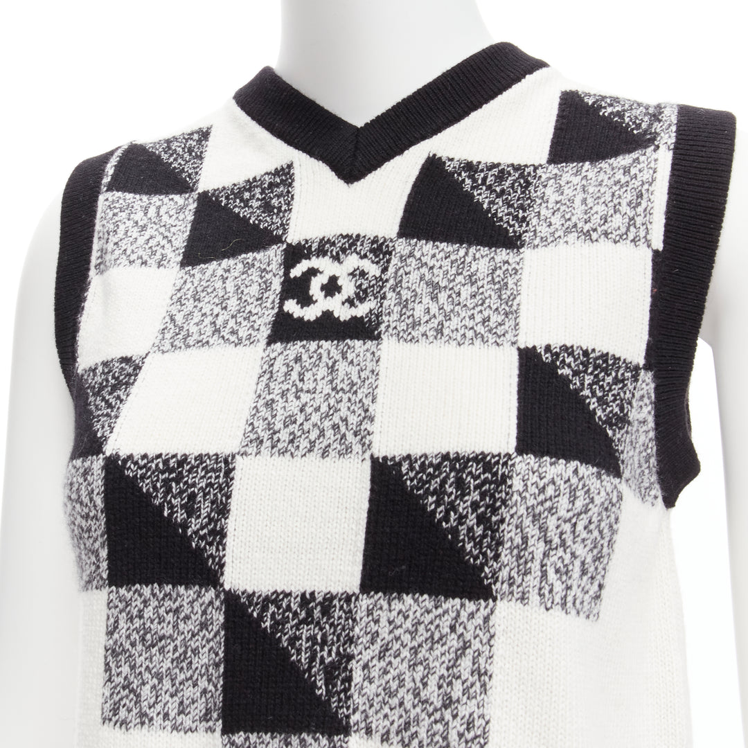CHANEL 100% cashmere black white graphic check CC logo sweater vest FR36 S