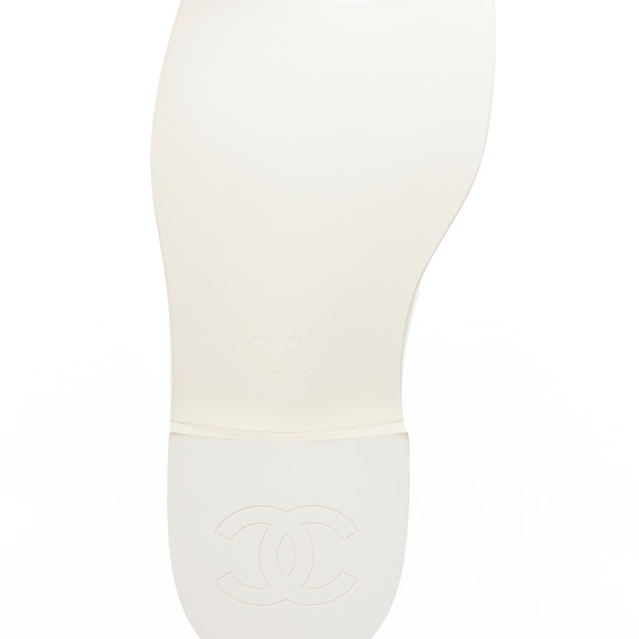 CHANEL 22C ivory CC heart flower charm chain leather loafers EU37