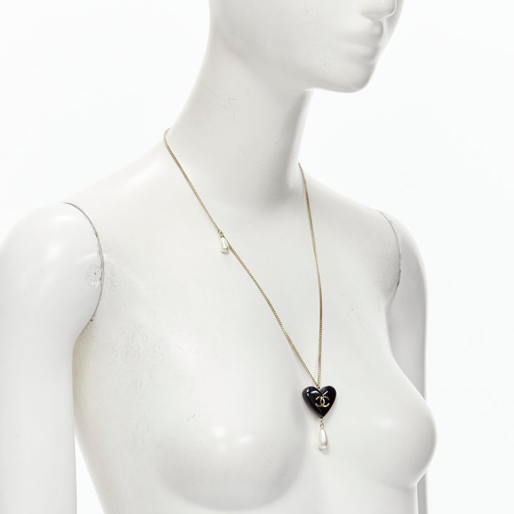 CHANEL B18 B Heart CC logo black resin drop pearl gold necklace