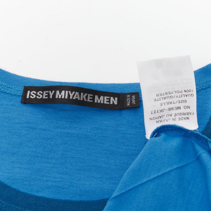 ISSEY MIYAKE MEN blue bonded pleat graphic print tshirt M