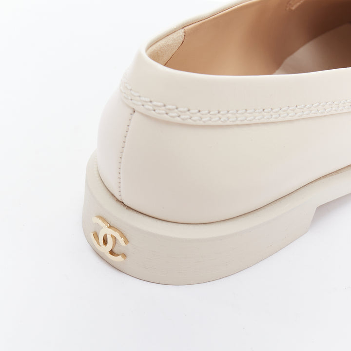 CHANEL 22C ivory CC heart flower charm chain leather loafers EU37