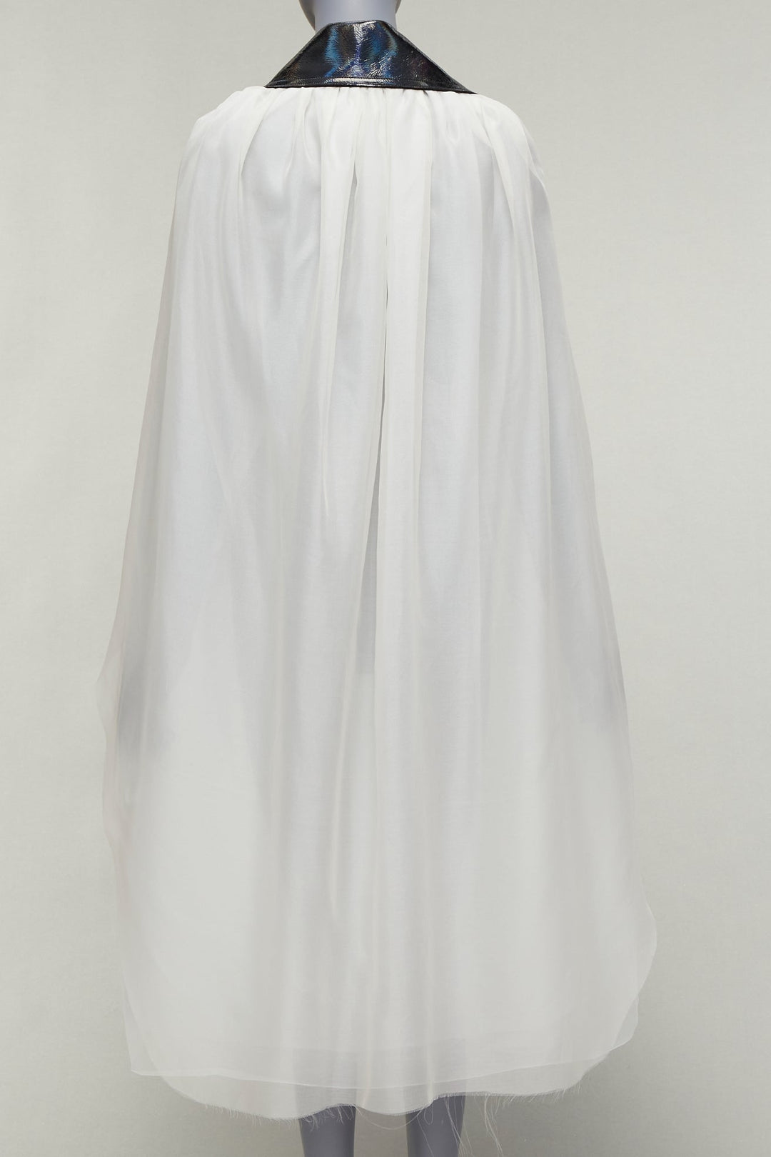MATICEVSKI 2019 Focus white 100% silk patent collar high low cape AU8 M