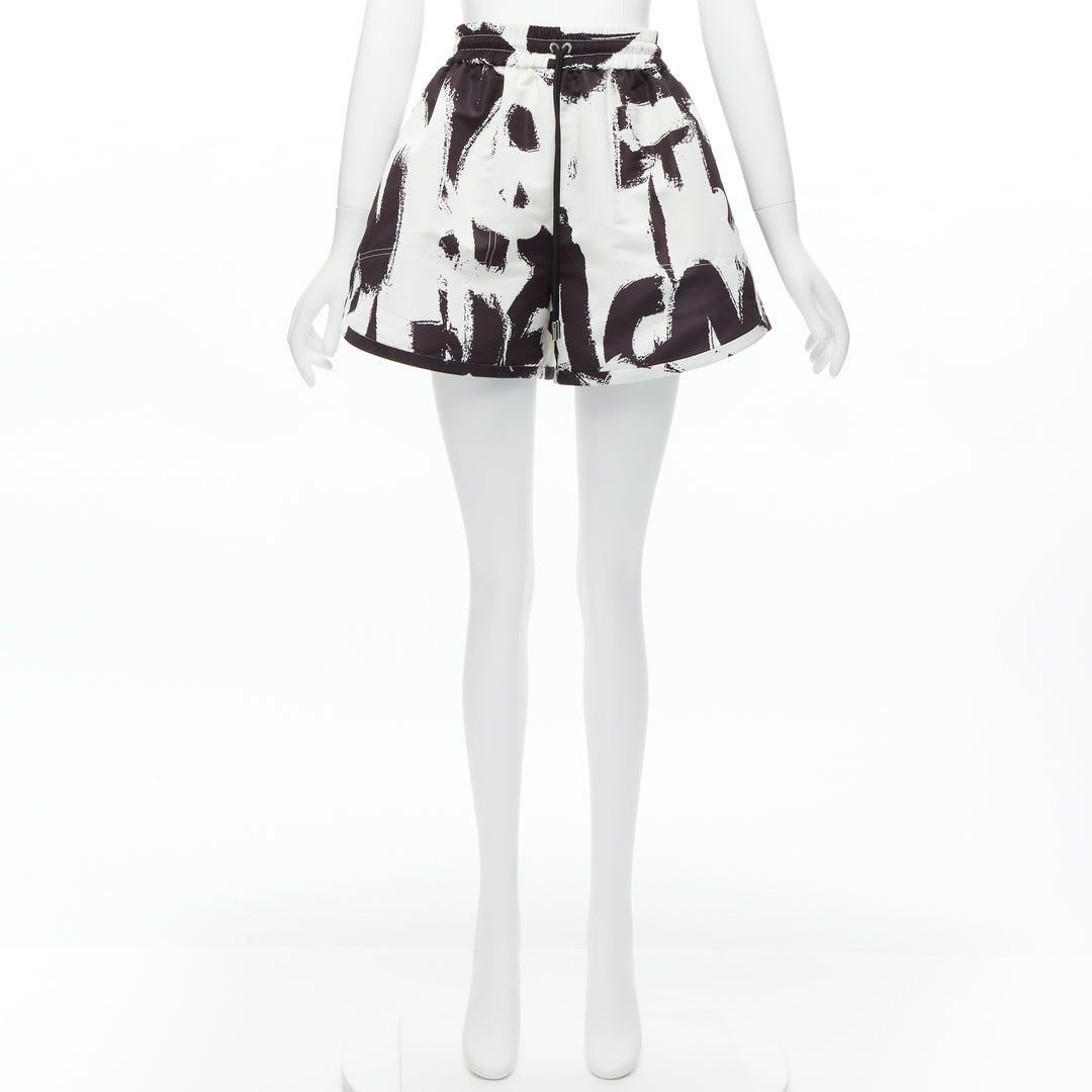 ALEXANDER MCQUEEN 2022 white Brush Graffiti flared high waisted shorts IT36 XXS