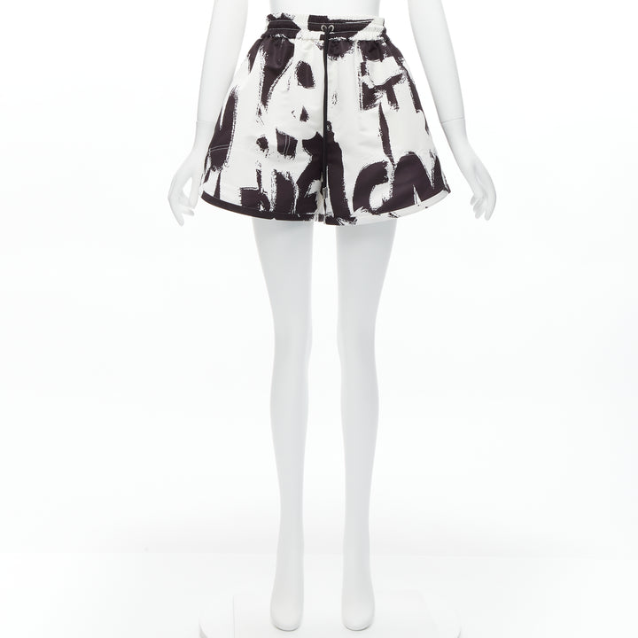 ALEXANDER MCQUEEN 2022 white Brush Graffiti flared high waisted shorts IT36 XXS