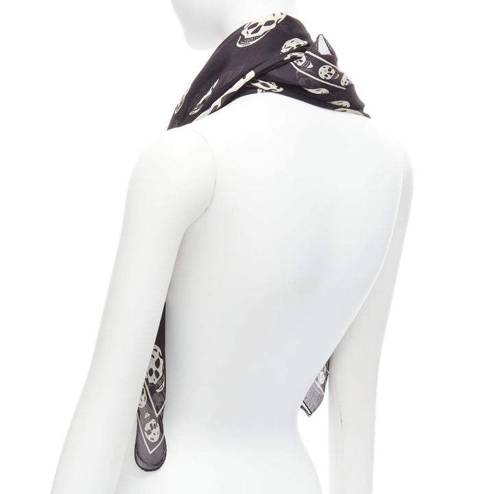 ALEXANDER MCQUEEN black white skull logo print 100% silk scarf