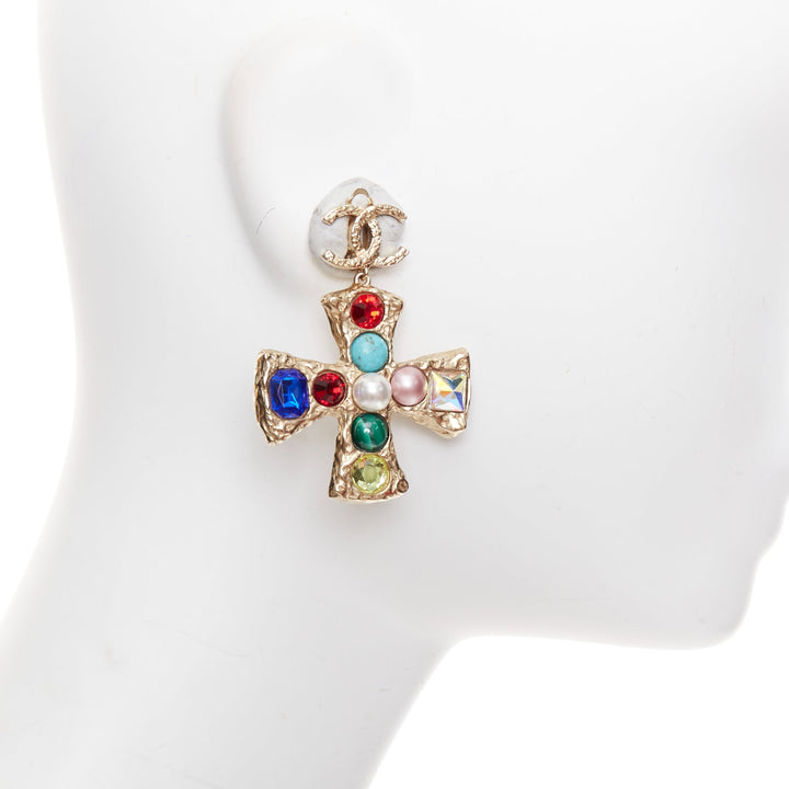 CHANEL 2022 Bijoux de Couture Orecchini Cross gold CC crucifix clip earring Pair