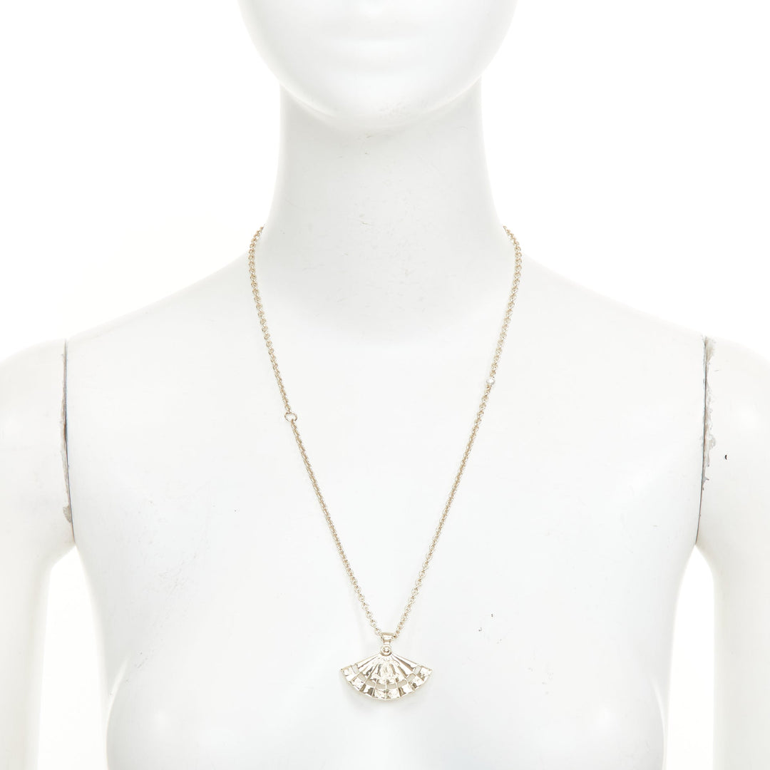 CHANEL G25A pale gold interlocking CC logo pearl hand fan pendant necklace