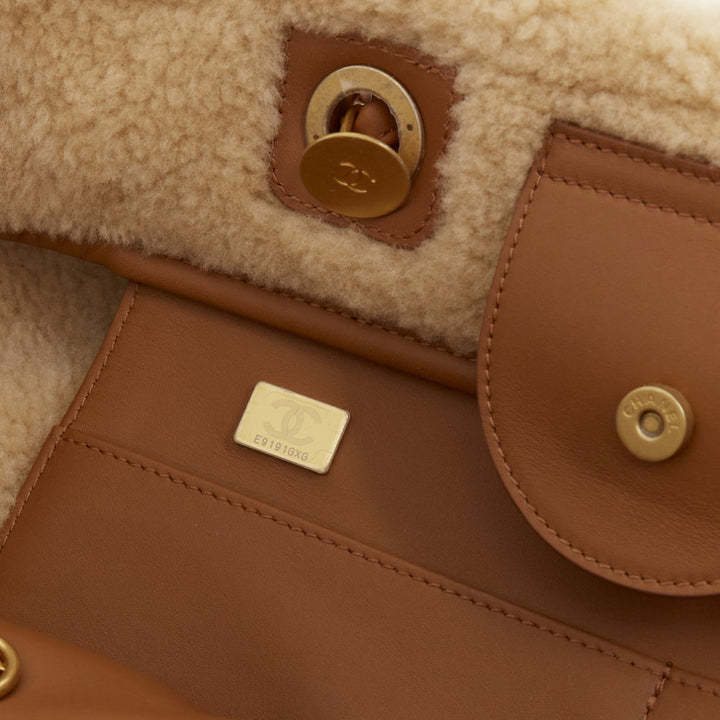 CHANEL 2024 Runway Deauville brown lambskin leather teddy shearling tote bag