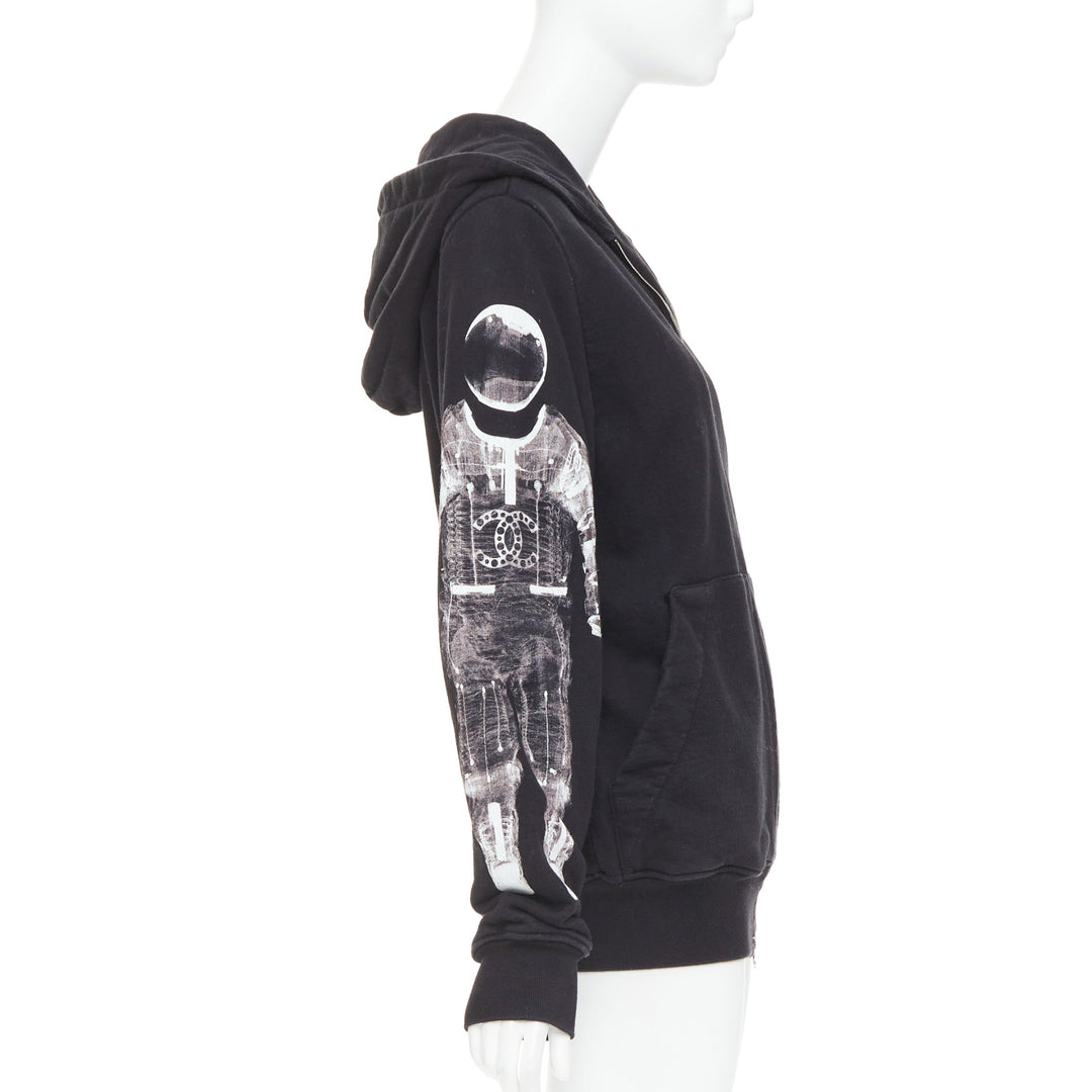 rare CHANEL 2017 Astronaut print sleeve black cotton zip up hoodie FR46 2XL
