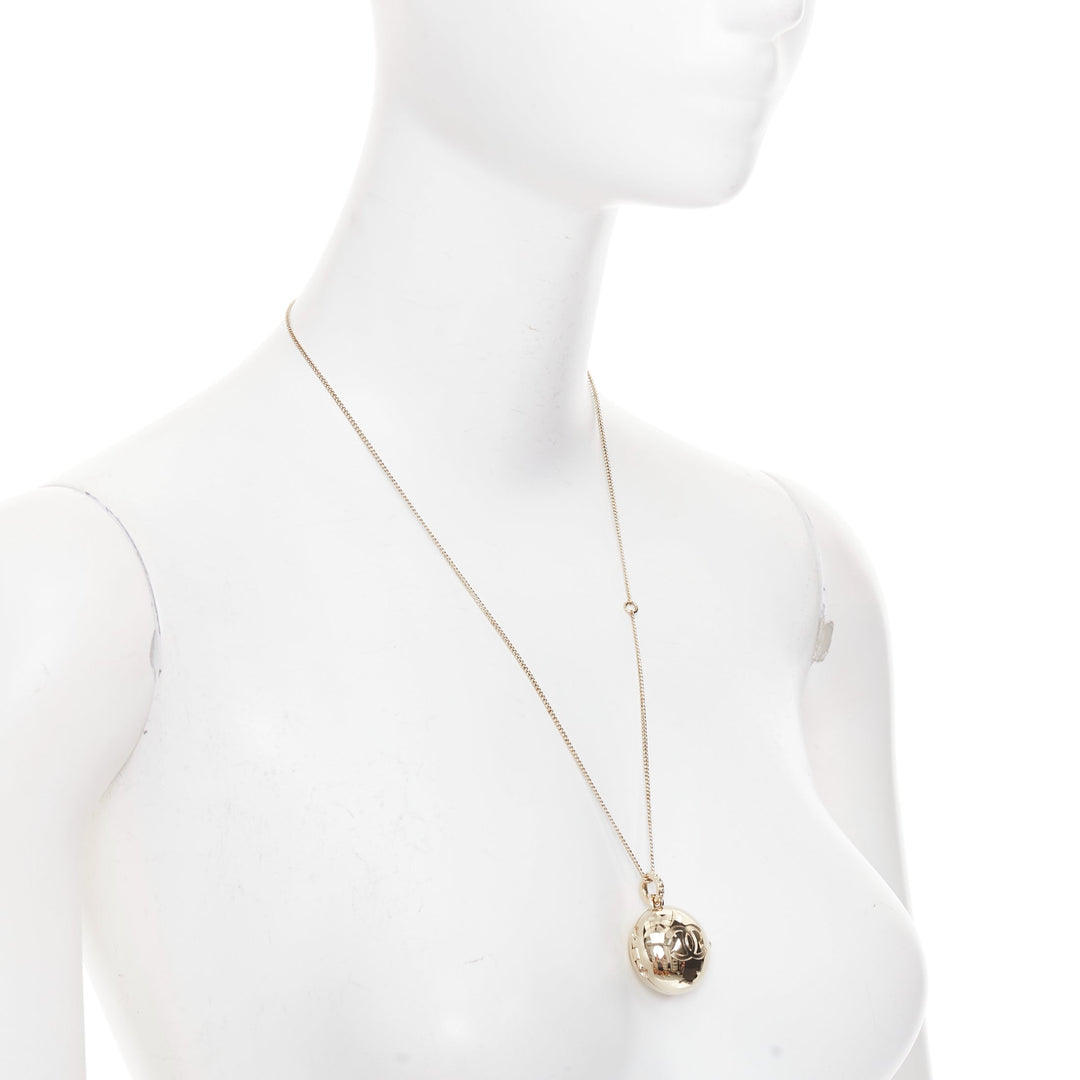 CHANEL B21S champagne gold tone CC logo clasp locket pendent necklace