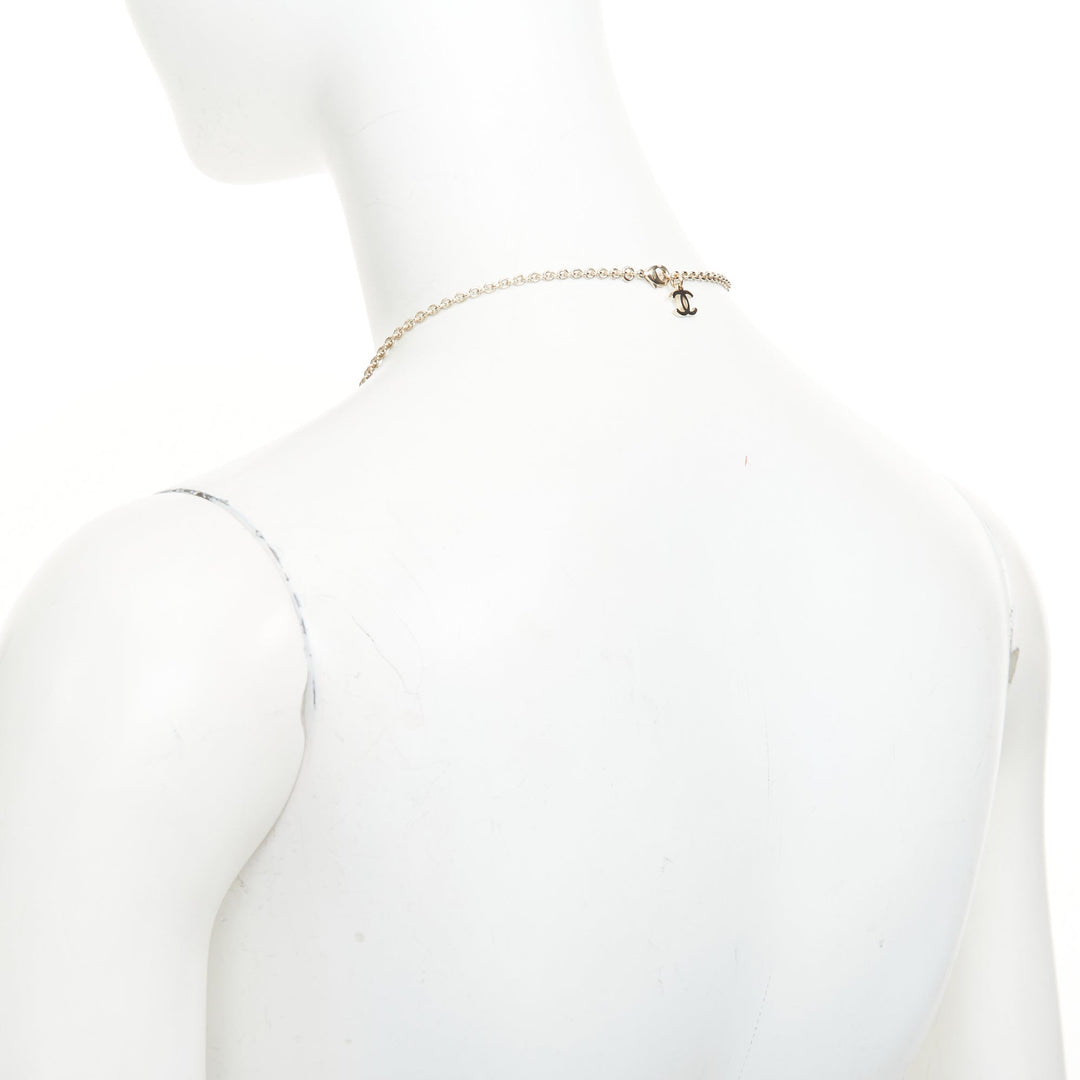 CHANEL G25A pale gold interlocking CC logo pearl hand fan pendant necklace