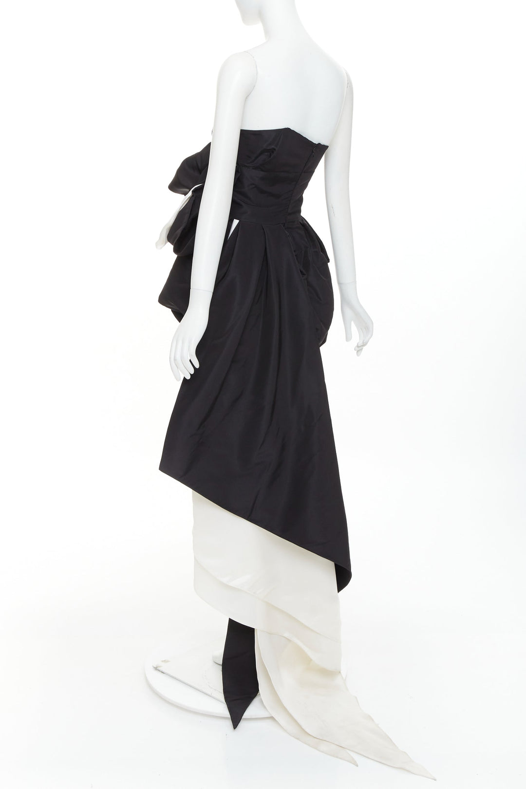 ALEXANDRE VAUTHIER COUTURE AW2018 Runway exaggerated bow draped asymmetric gown