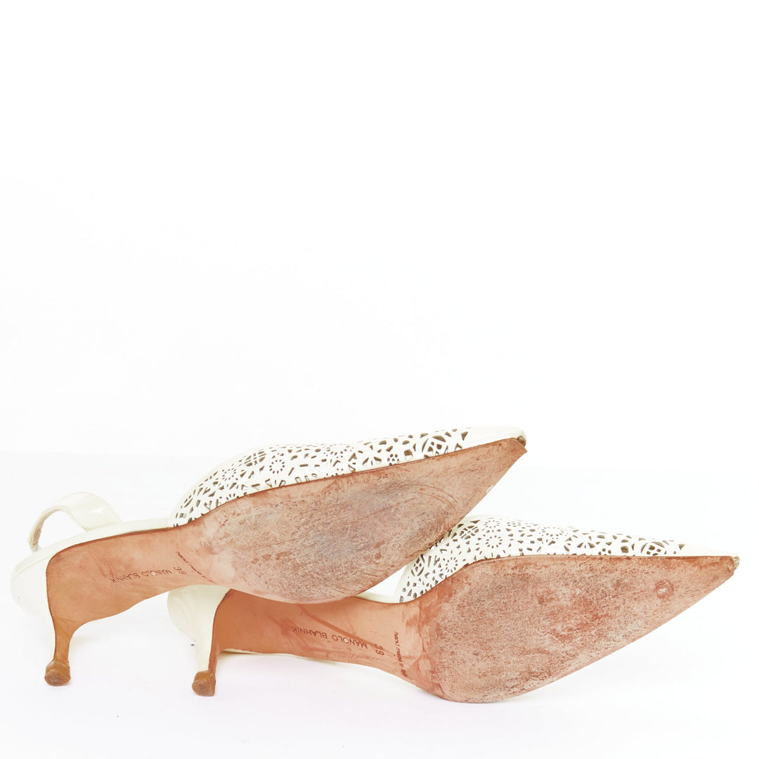 MANOLO BLAHNIK BB70 cream patent leather laser cut slingback kitten pump EU39