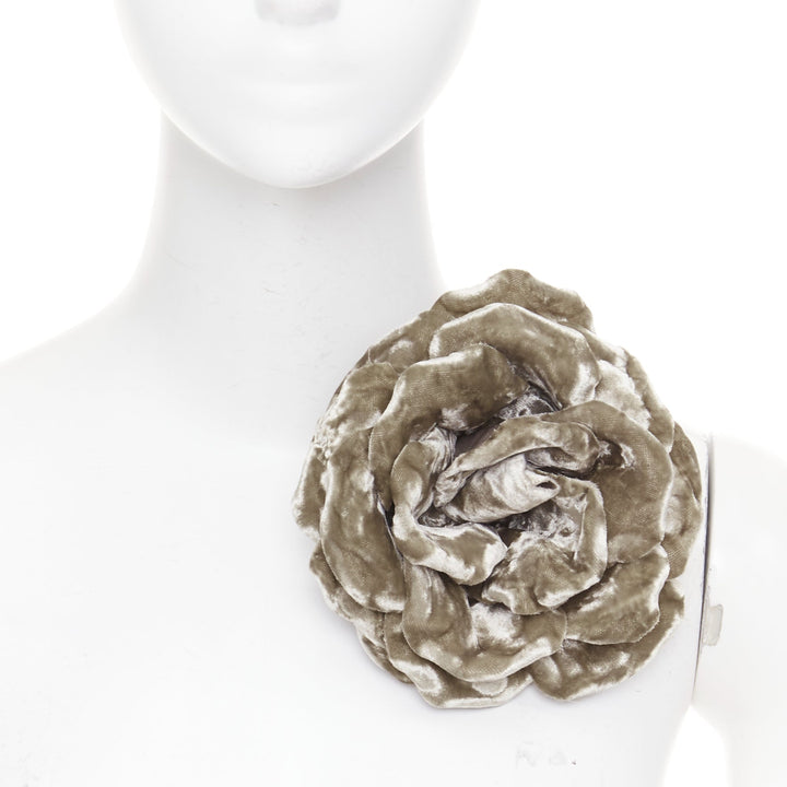 rare SAINT LAURENT 2022 Large Wild Rose flower light grey crush velvet brooch