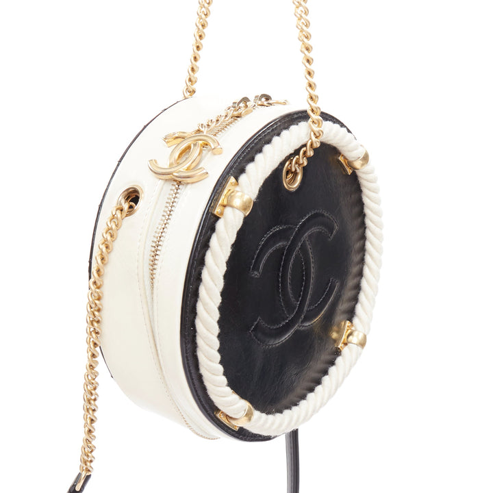 CHANEL 2019 Limited Edition En Vogue Round black cream leather crossbody bag