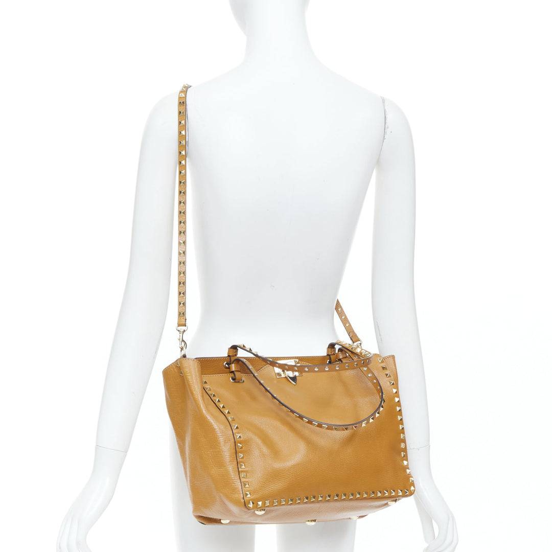 VALENTINO Rockstud Medium brown pebbled calfskin leather trapeze satchel bag