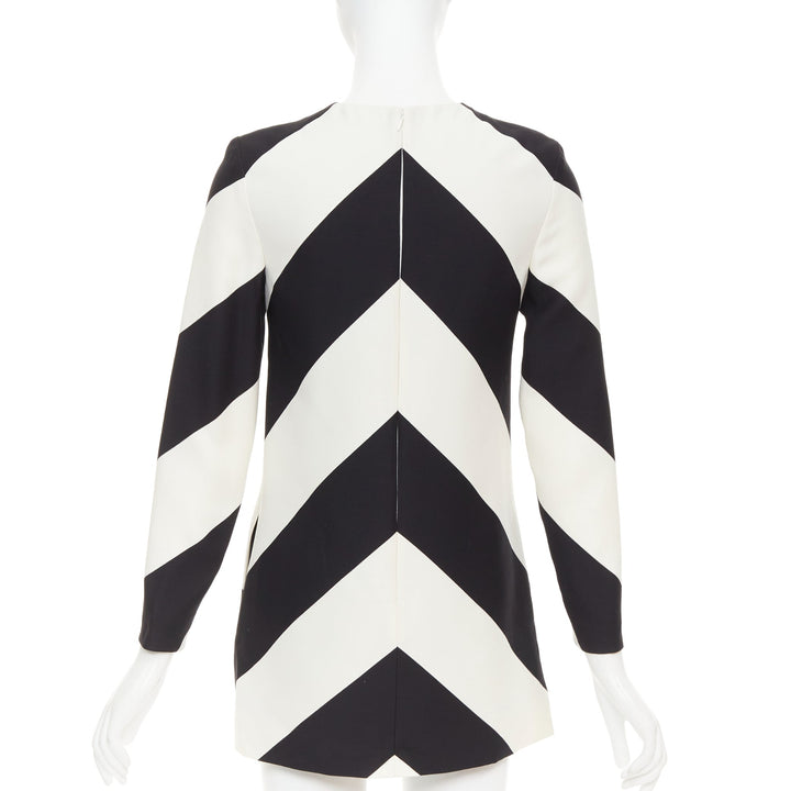 VALENTINO 2023 Strhype Crepe Couture cream black wool chevron dress IT36 XXS