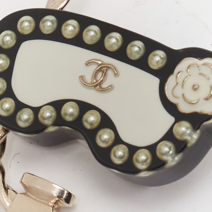 CHANEL D19S Resin Pearl Scuba Snorkeling CC black white CC acrylic pin brooch