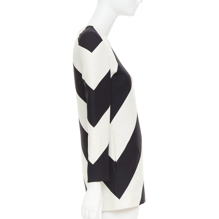 VALENTINO 2023 Strhype Crepe Couture cream black wool chevron dress IT36 XXS