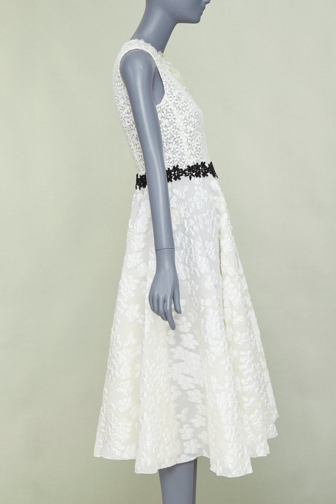 GIAMBATTISTA VALLI ivory floral cloque lace body sleeveless bridal dress IT40 S