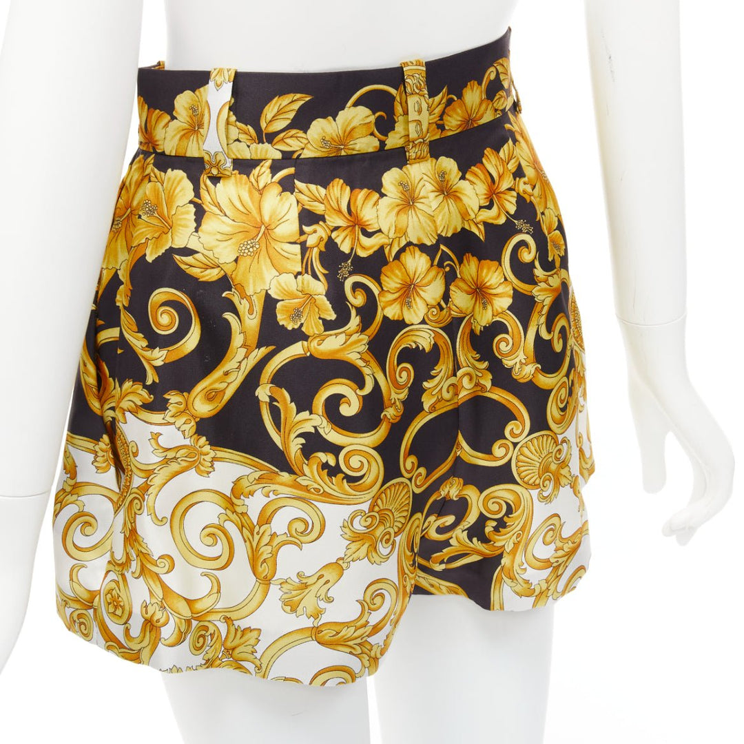 VERSACE 2018 Tribute 100% silk Barocco Hibiscus print high waist shorts IT38 XS