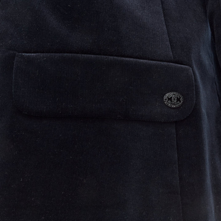 Runway CHANEL 18A Paris Hamburg Metier D'art navy velvet tuxedo blazer FR46