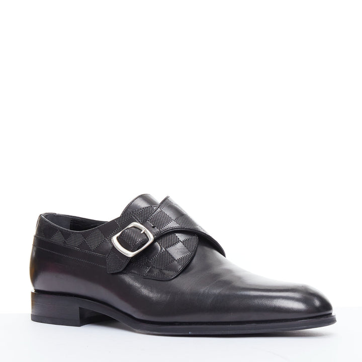 Male mannequin wearing Louis Vuitton District Black Leather Men Loafer in Size UK6.5 | Available at JHROP