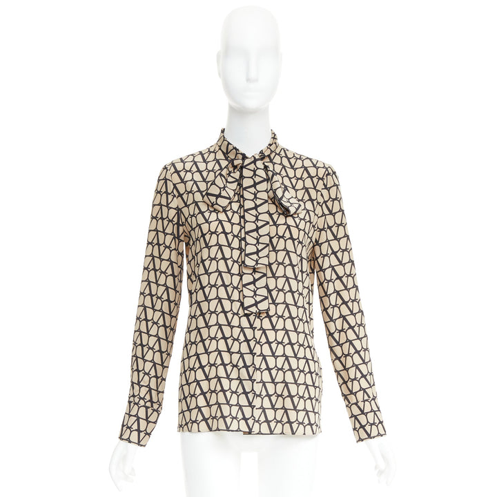 VALENTINO Iconographe Toile crepe de chine silk print tie blouse IT38 XS