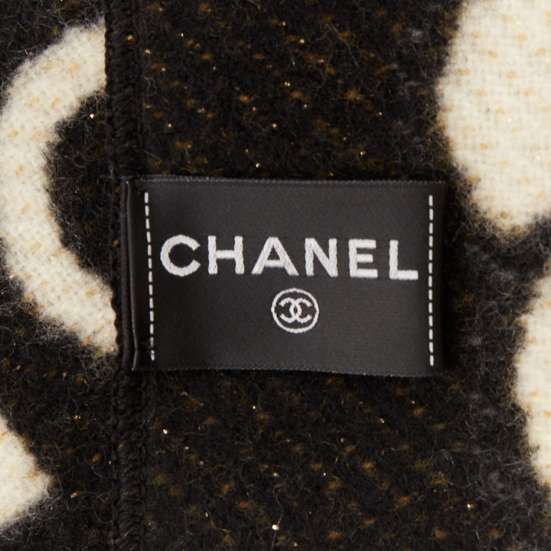 CHANEL 2024 Runway Manchester Metiers d'Art MCR Camelia cashmere fringe scarf