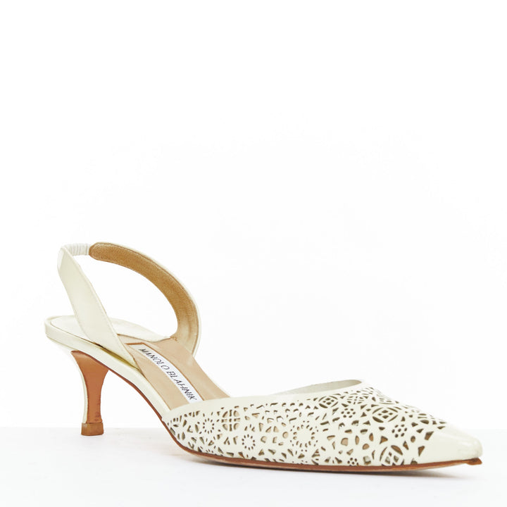 MANOLO BLAHNIK BB70 cream patent leather laser cut slingback kitten pump EU39