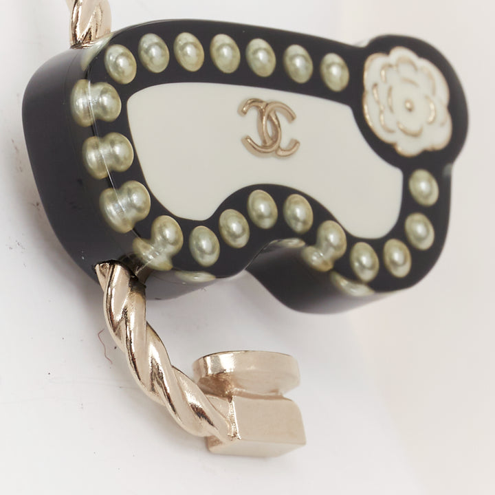 CHANEL D19S Resin Pearl Scuba Snorkeling CC black white CC acrylic pin brooch