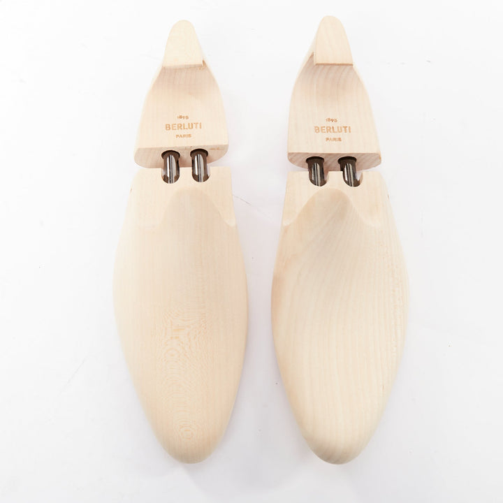 BERLUTI Pair nude wooden carved logo shoe tree shape holder UK8 EU42