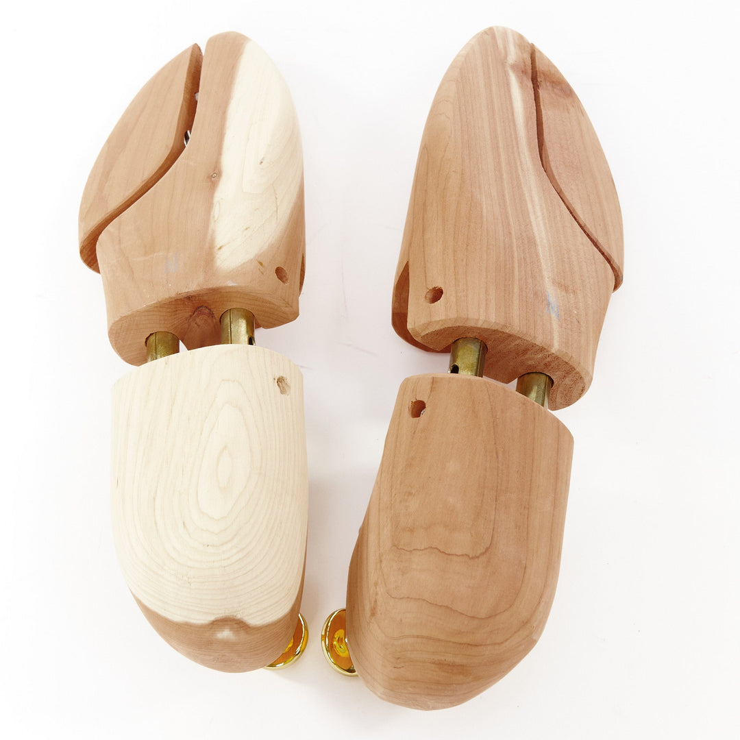 THOM BROWNE brown cedar wood split toe brass knob logo footwear shoe trees M