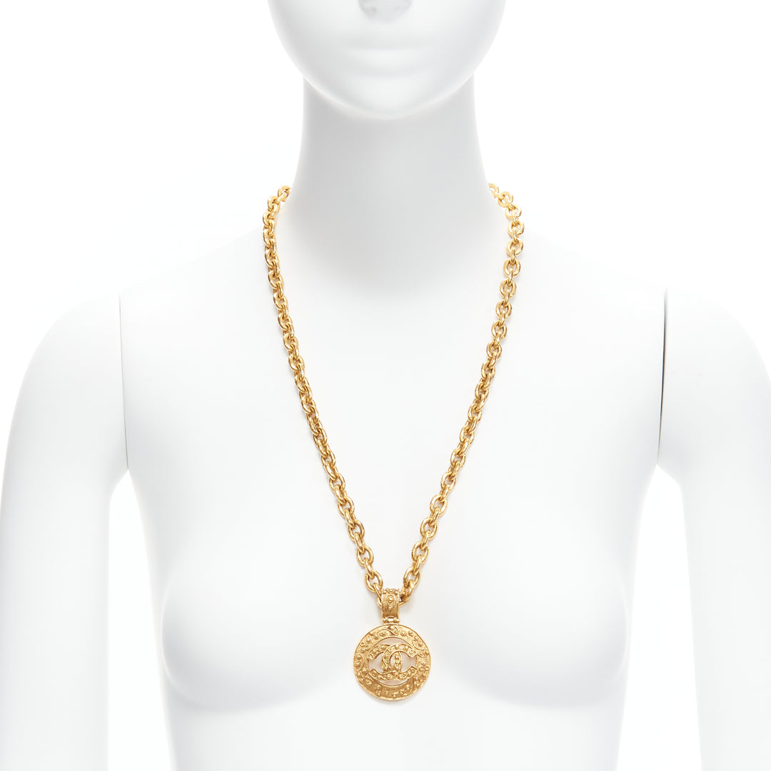 CHANEL 94A Vintage gold tone interlock CC logo coin pendant chain necklace