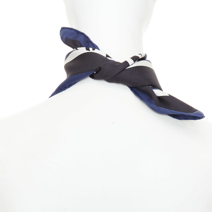 HERMES Limited Edition Robe du Soir Hong Kong 40 Silk navy black square scarf