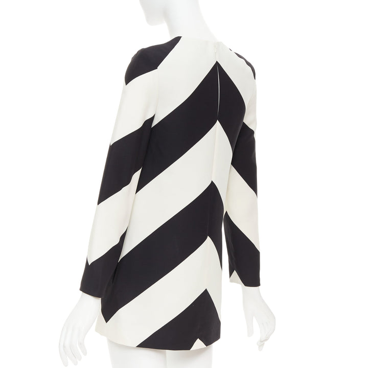 VALENTINO 2023 Strhype Crepe Couture cream black wool chevron dress IT36 XXS